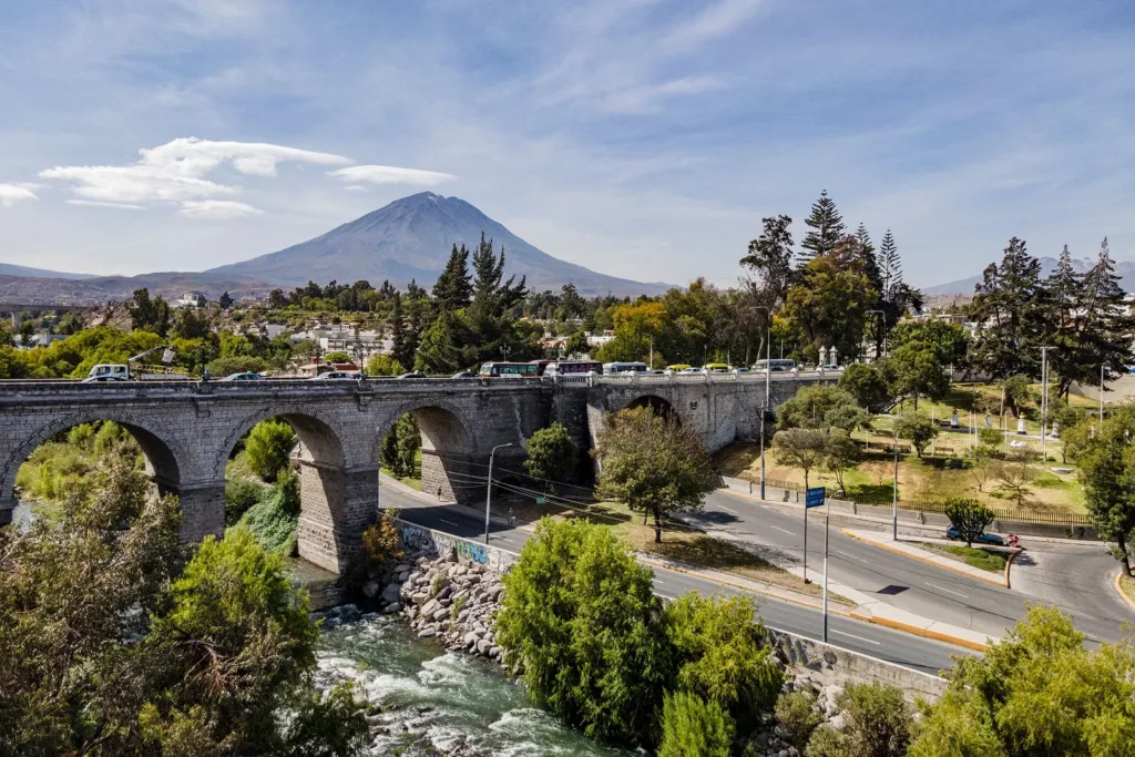 Arequipa — Nací en Arequipa, una ciudad tranquila con paisajes y arquitectura de los que estoy muy orgulloso.